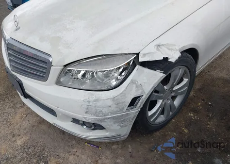 2009 Mercedes-Benz C 300 Luxury/Sport z USA, uszkodzony, nr VIN WDDGF54X29R046428